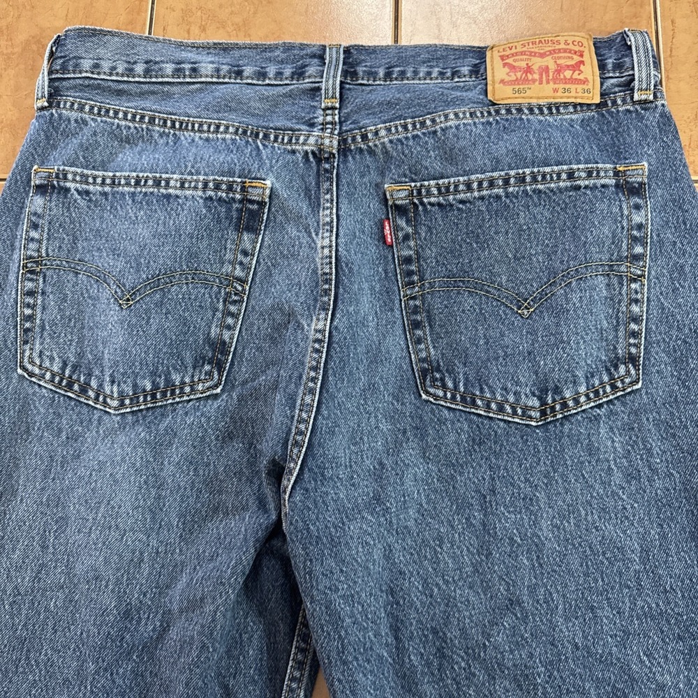 Levi's 565 Jeans Mens Sz 36 x 34 Blue Relaxed Fit Straight Denim Dark Wash - Picture 6 of 11